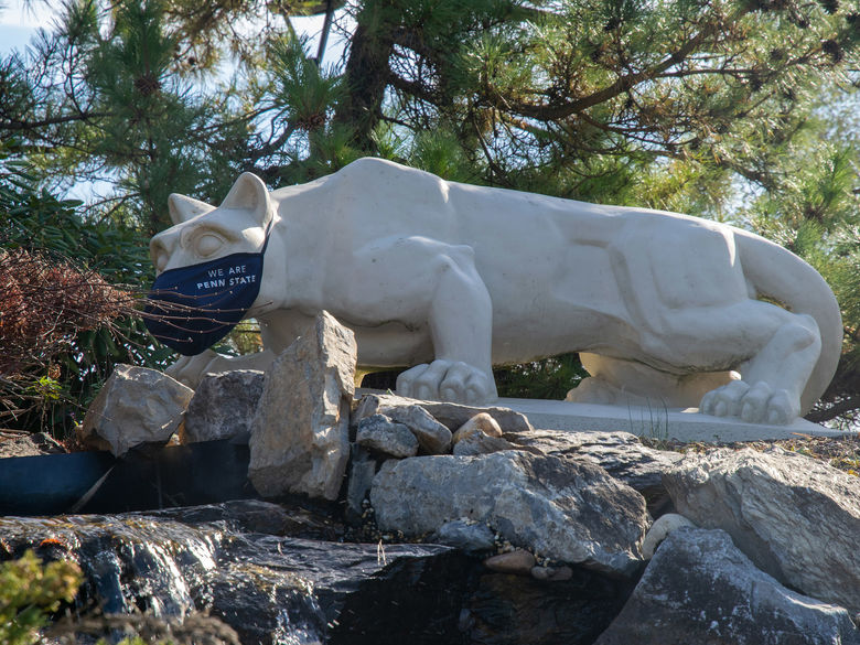 Photo of Nittany Lion statue