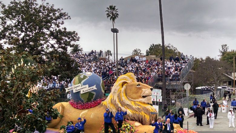 A Penn State float at the Rose Bowl parade