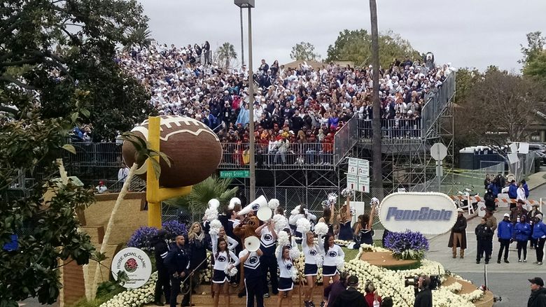 Penn State float at Rose Bowl parade